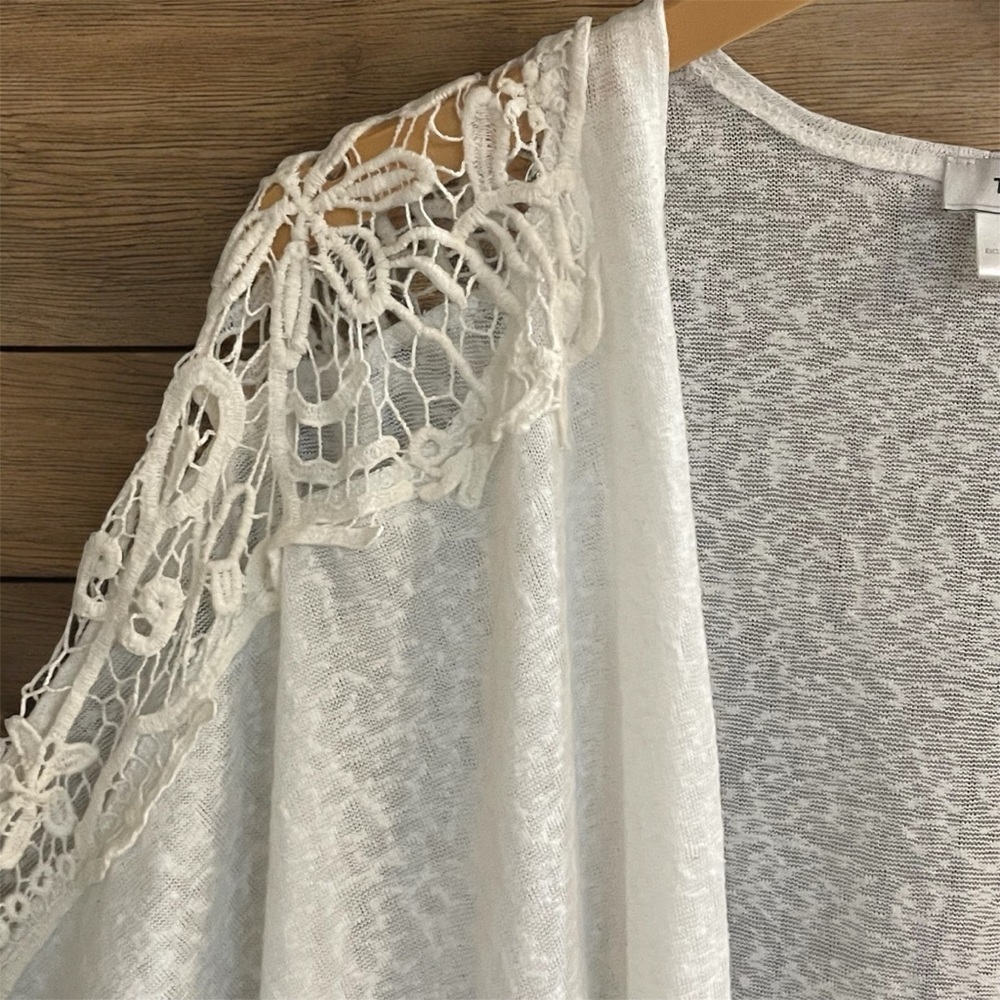 TASHON White Lightweight Knit Kimono with Crocheted lace Design. - Picture 3 of 7